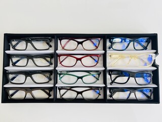Ca. 12x Optische monturen, Tom Davies, in luxe opbergdoos/displaytray